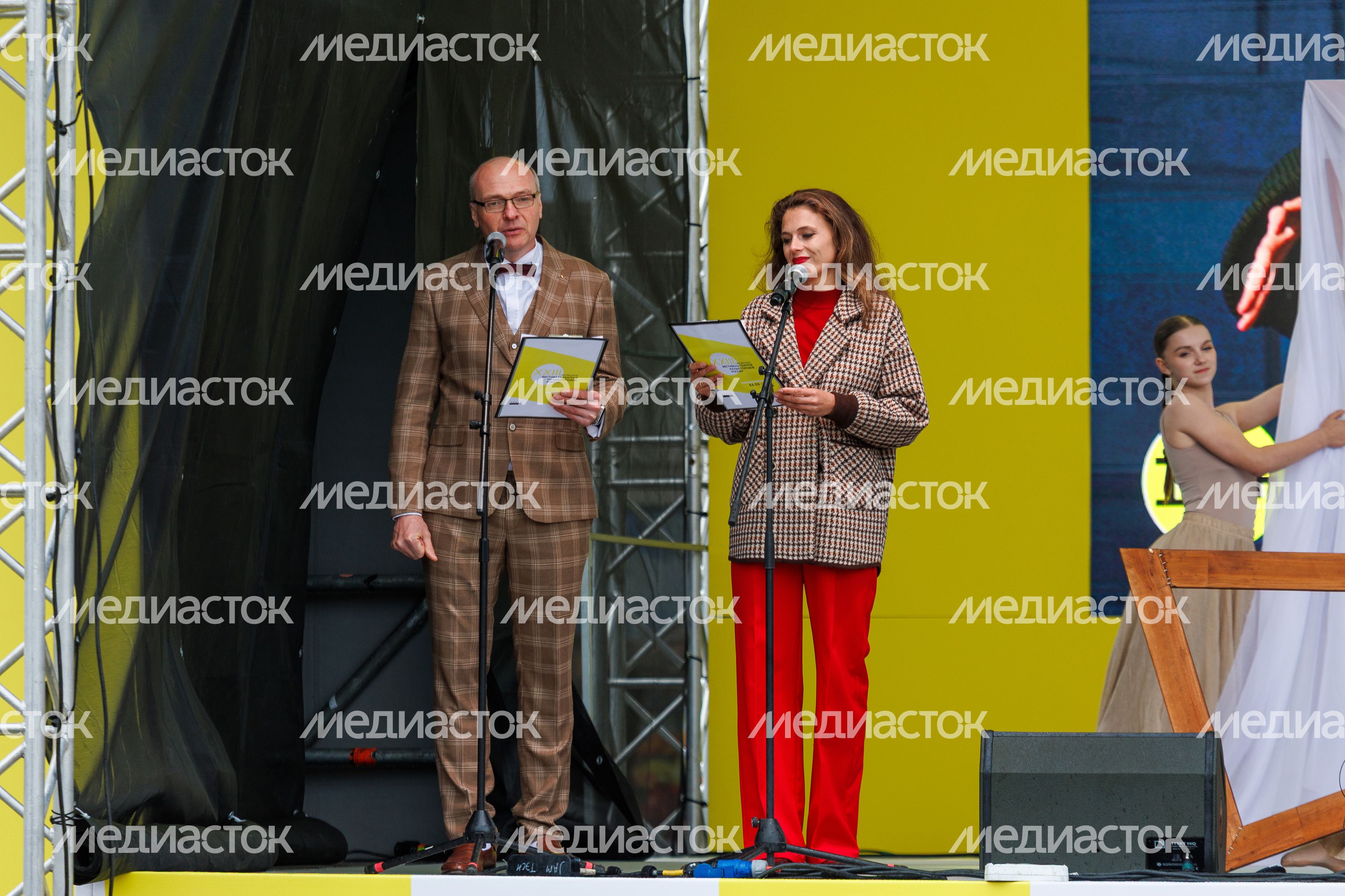 Открытие XXIII Фестиваля театров малых городов России на Советской площади Сергиева Посада Открытие XXIII Фестиваля театров малых городов России на Советской площади Сергиева Посада