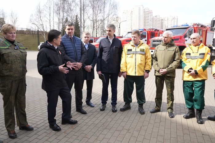 Андрей Воробьев и глава Рослесхоза передали в подмосковные лесничества новую спецтехнику