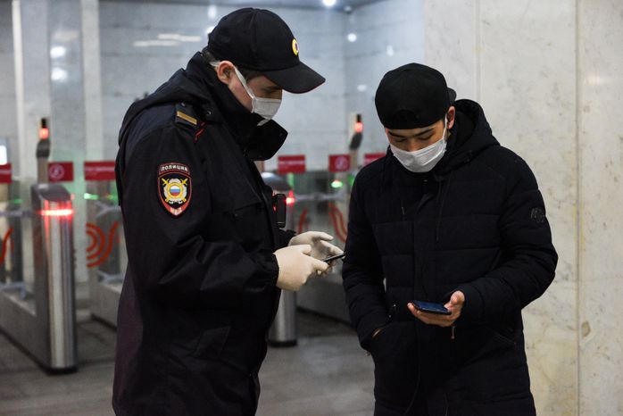 Проверка электронных пропусков в московском метро