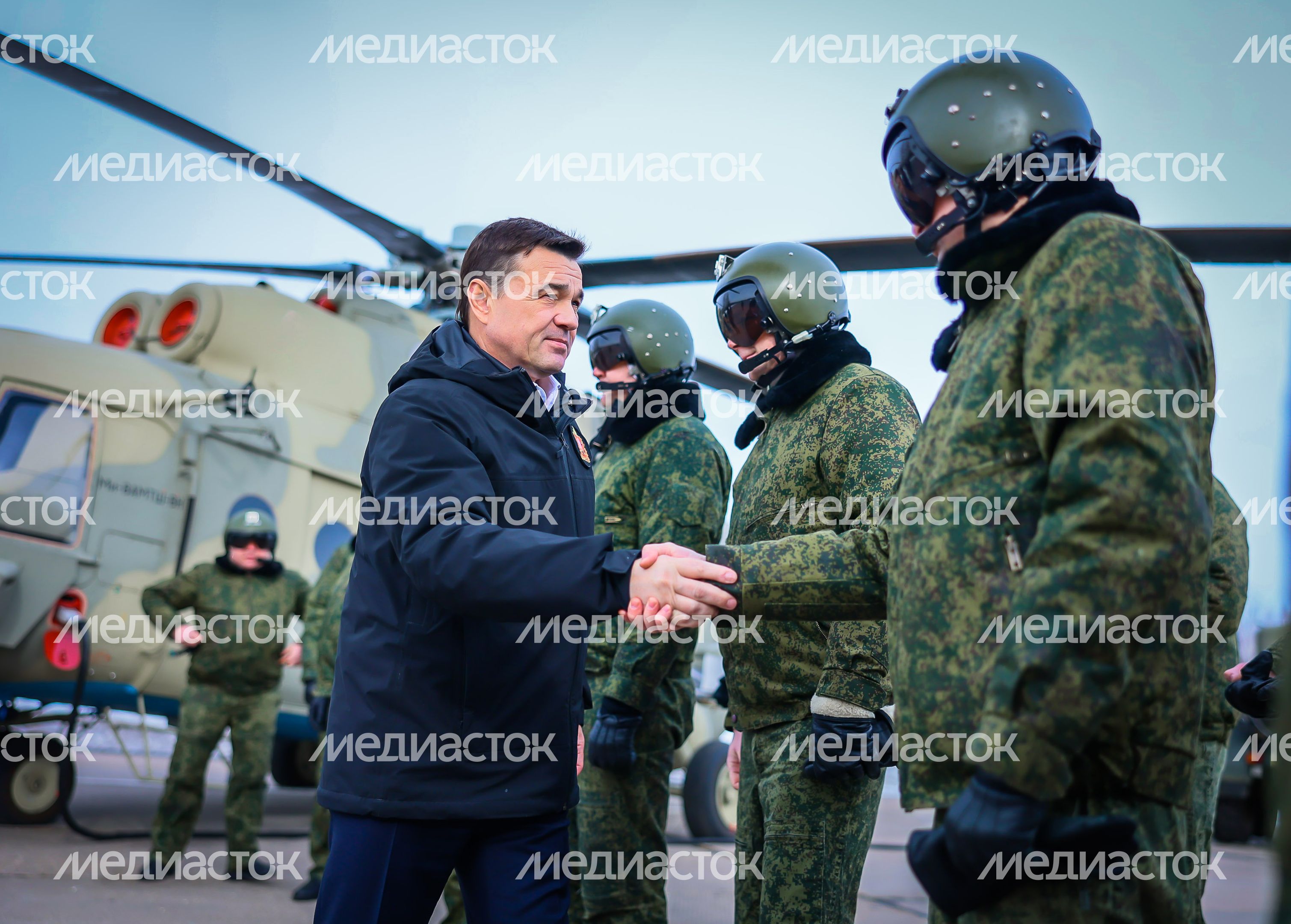 Губернатор поблагодарил военнослужащих вертолетной эскадрильи