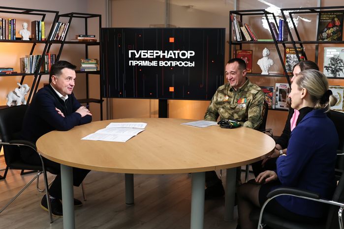 Встреча Андрея Воробьева с жителями Люберец Еленой Громковой и участником СВО Константином