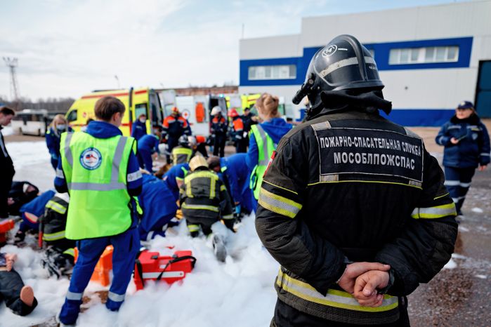 Учения Мособлпожспаса совместно с медициной катастроф по ликвидации последствий массового ДТП в Чехове