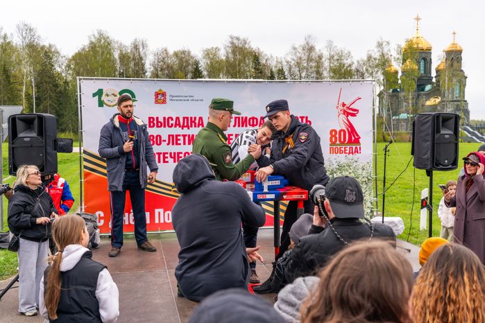 Торжественная высадка масштабного геоглифа к 80-летию Победы