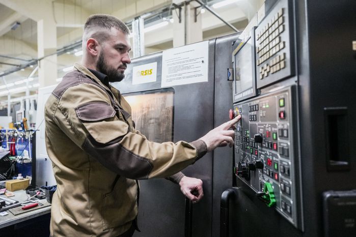 Производственный цех подмосковного оружейного завода