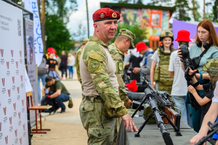 Стенд Ассоциации ветеранов СВО на Дне молодежи в Пестовском парке округа Балашиха