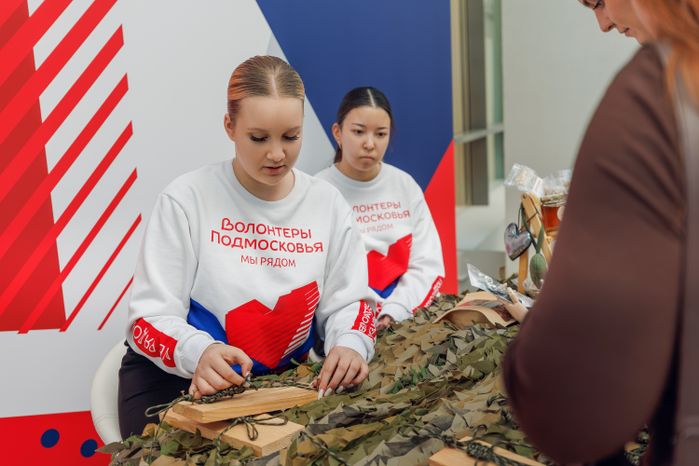 Выставка изделий, изготовленных волонтерами, на форуме волонтеров Московской области в Красногорске