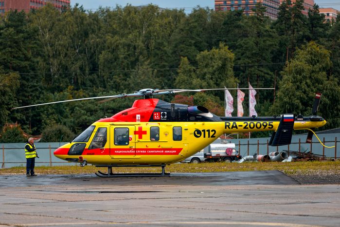 Вертолет санитарной авиации в Подмосковье
