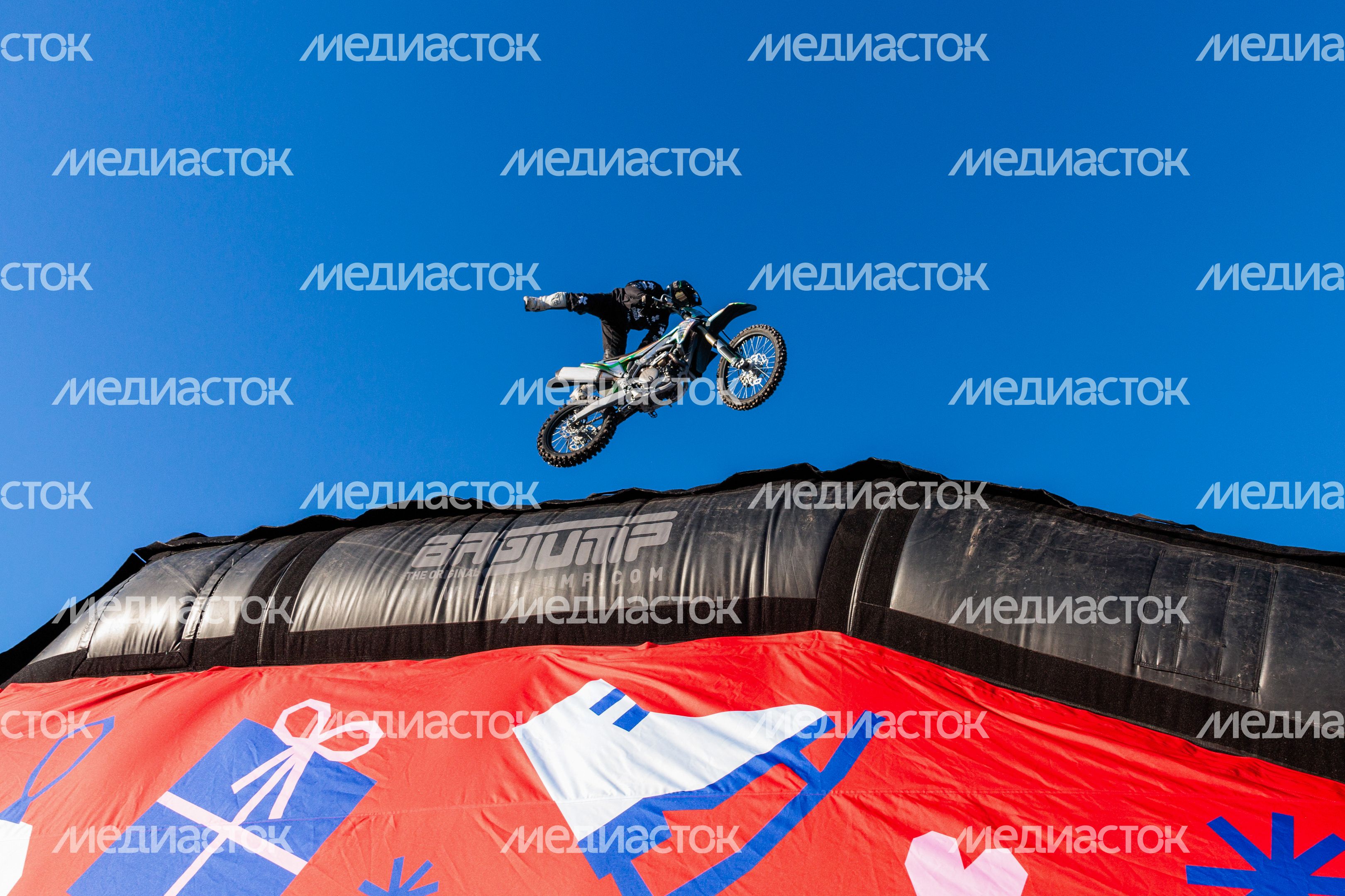 Зимний фристайл-мотокросс от команды FMX13 в Одинцово Зимний фристайл-мотокросс от команды FMX13 в Одинцово