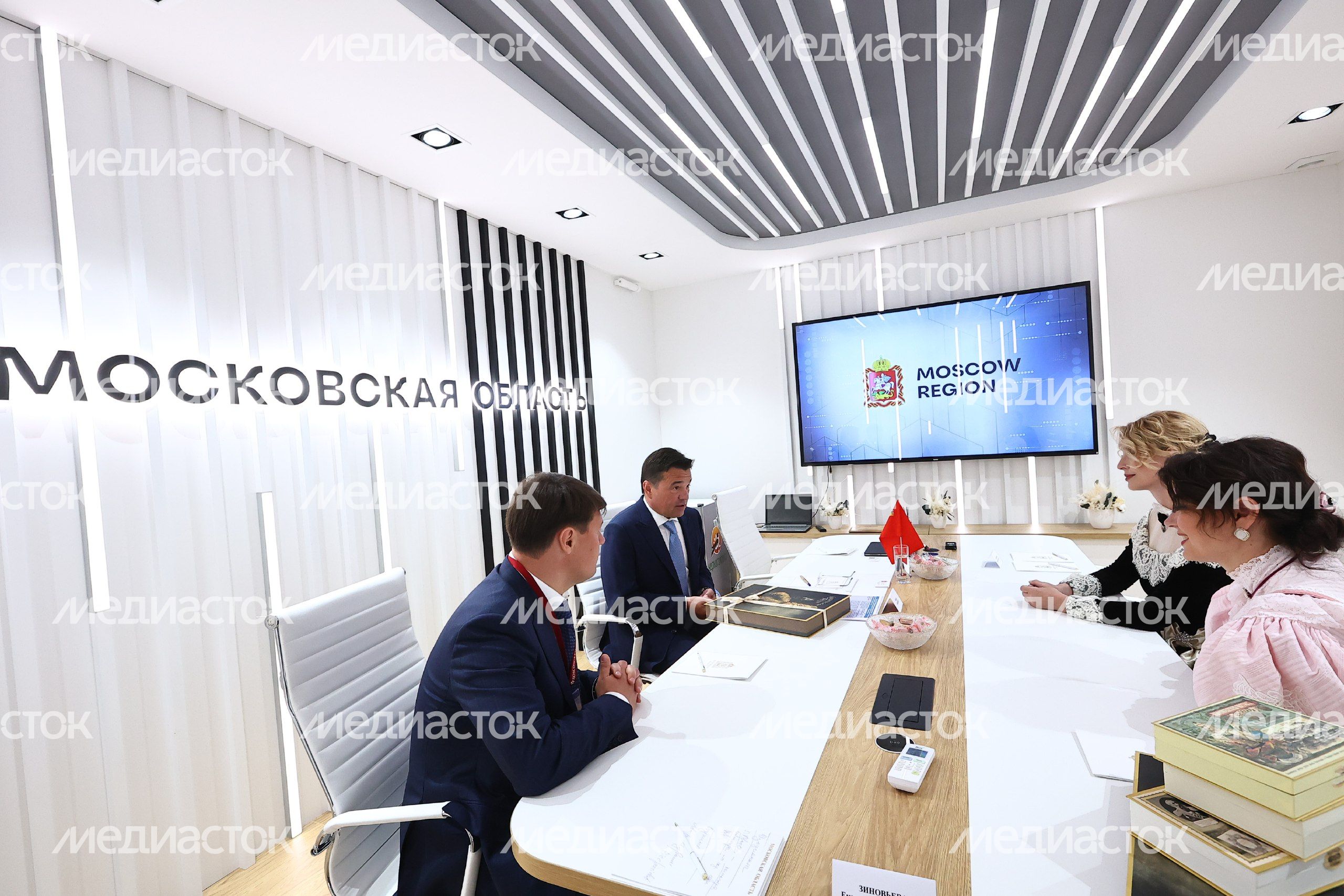 Встреча Губернатора Андрея Воробьева с генеральным директором фабрики «Коломенская пастила» Еленой Дмитриевой