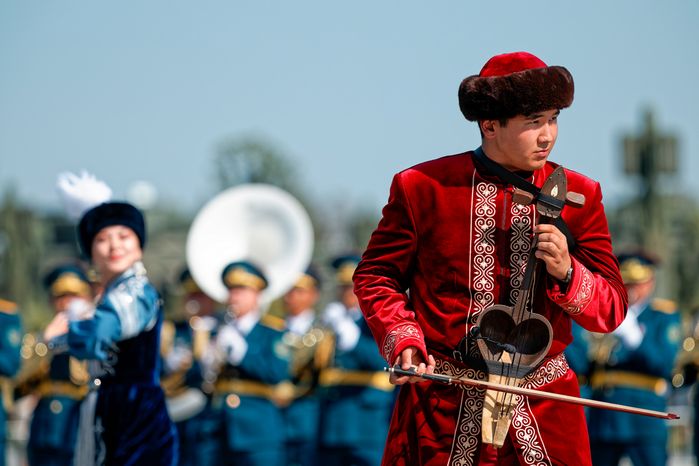 Гости из Казахстана на военно-музыкальном фестивале «Спасская башня» у Главного храма ВС РФ
