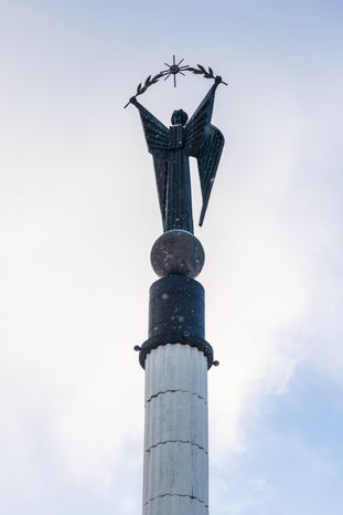 Памятный знак (стела) в честь 2000-летия Рождества Христова в Одинцово