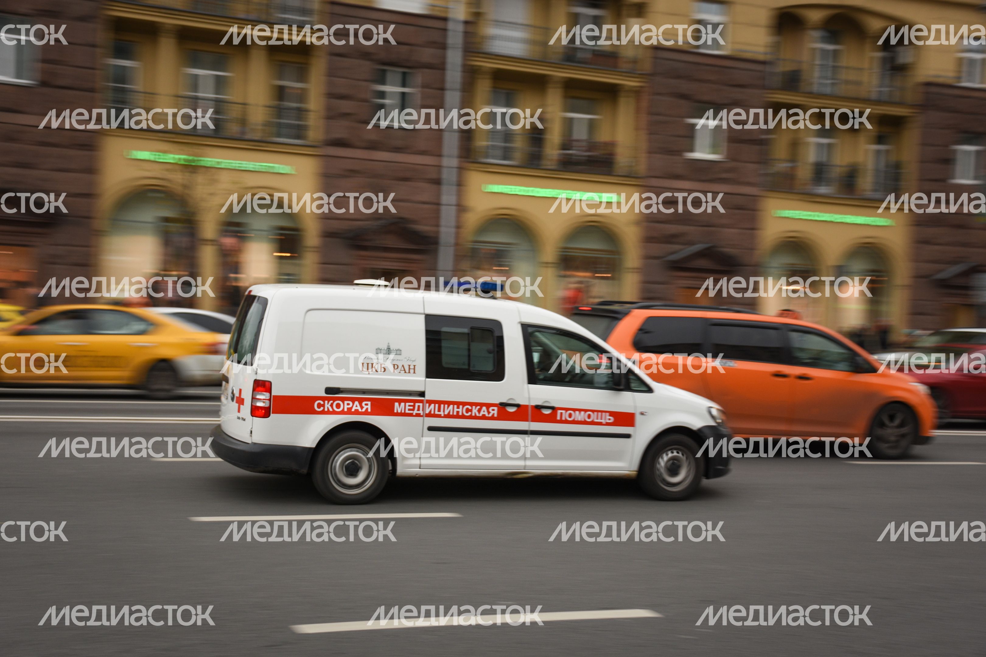 Повседневная жизнь города в Москве осенью