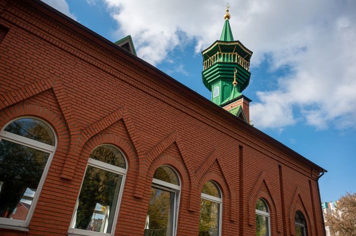 Осенние виды Мечети Имама Равиля в городе Щёлково