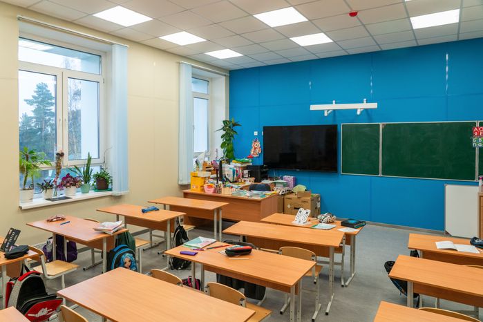 Учебный класс Поваровской средней школы после капитального ремонта в округе Солнечногорск