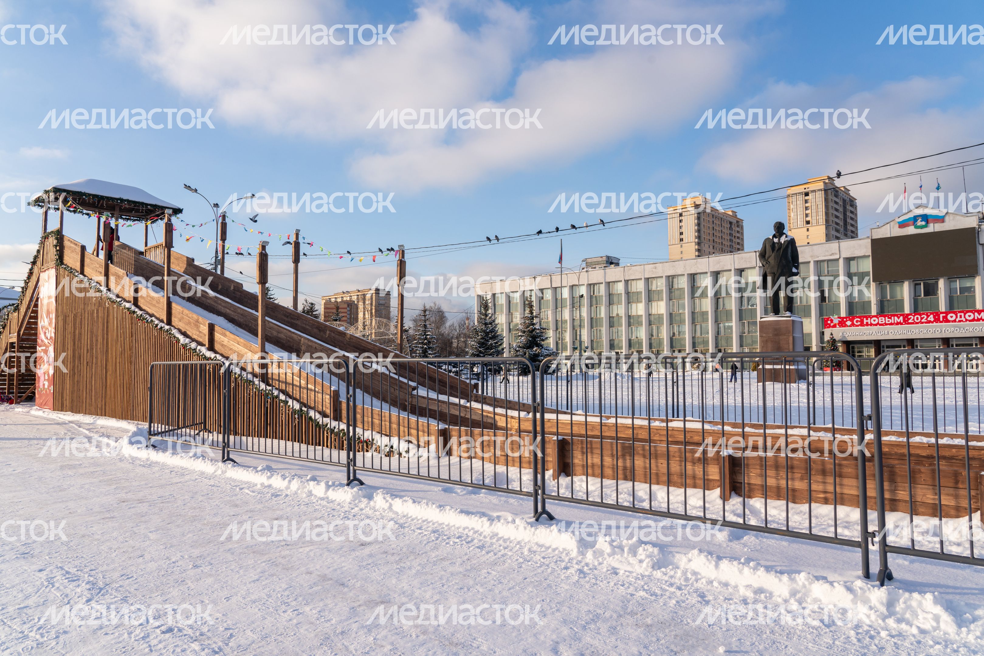Деревянная горка на центральной площади Одинцово