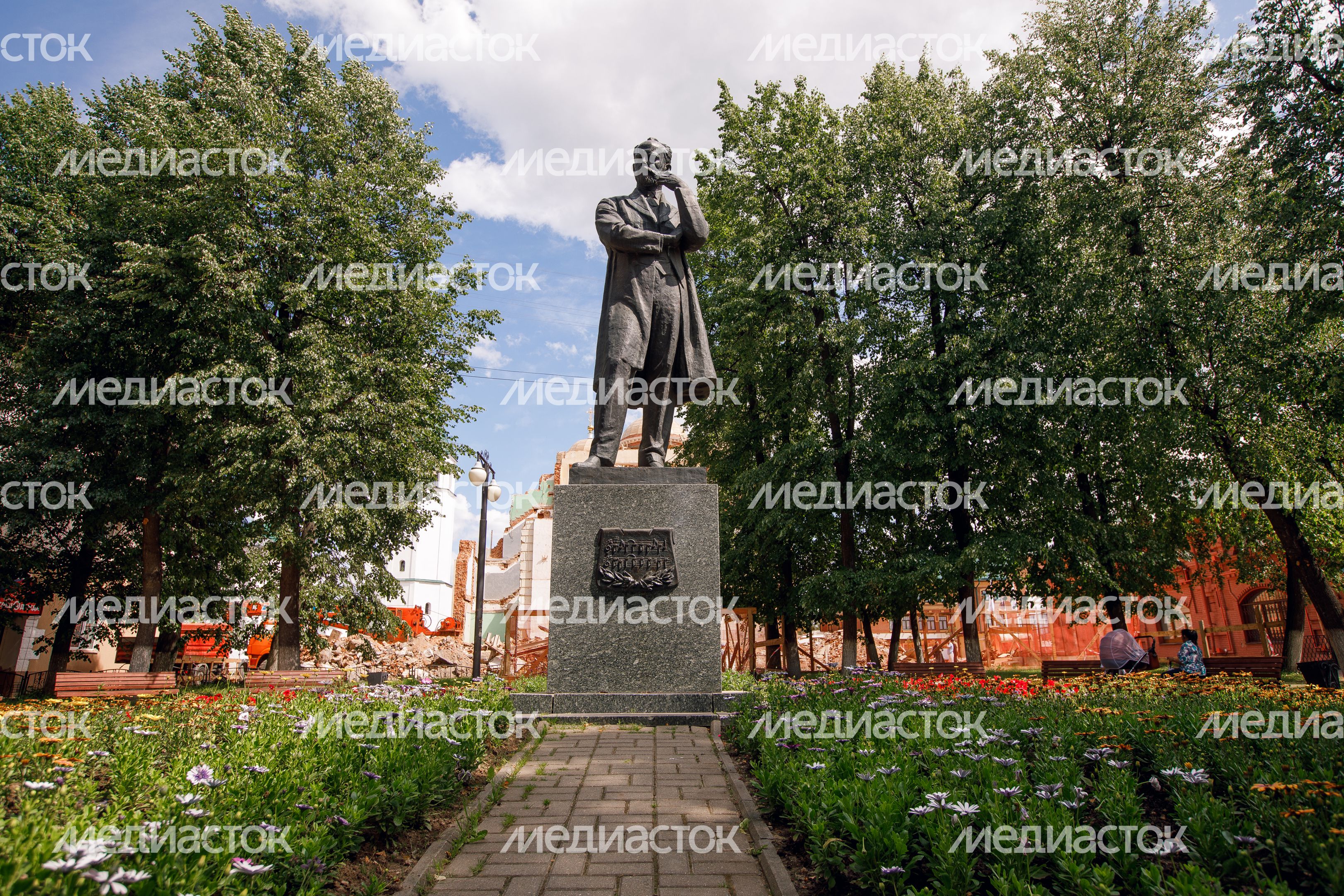 Памятники Чайковскому Памятники Чайковскому