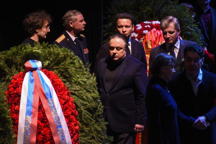 Церемония прощания с Владимиром Этушем в Москве