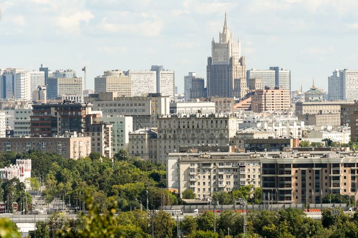 Запуск аттракциона зиплайн на территории Воробьевых гор в Москве