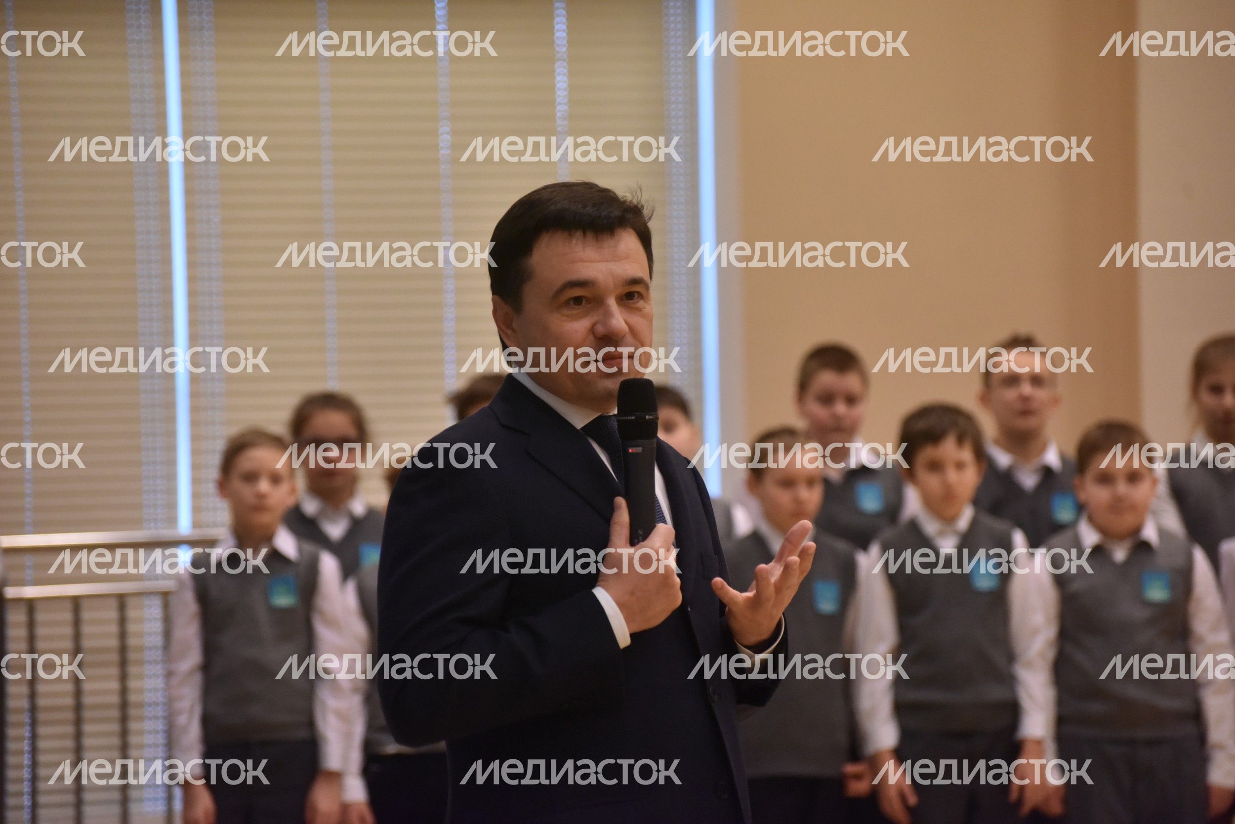 Губернатор вручил ордена за большой вклад в реконструкцию школы в Одинцовском районе