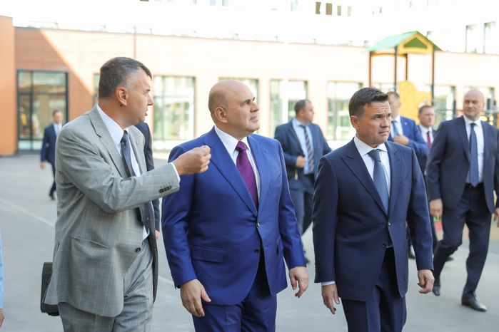 Михаил Мишустин и Андрей Воробьев поздравили учащихся и педагогов лобненского лицея «Авиатика»