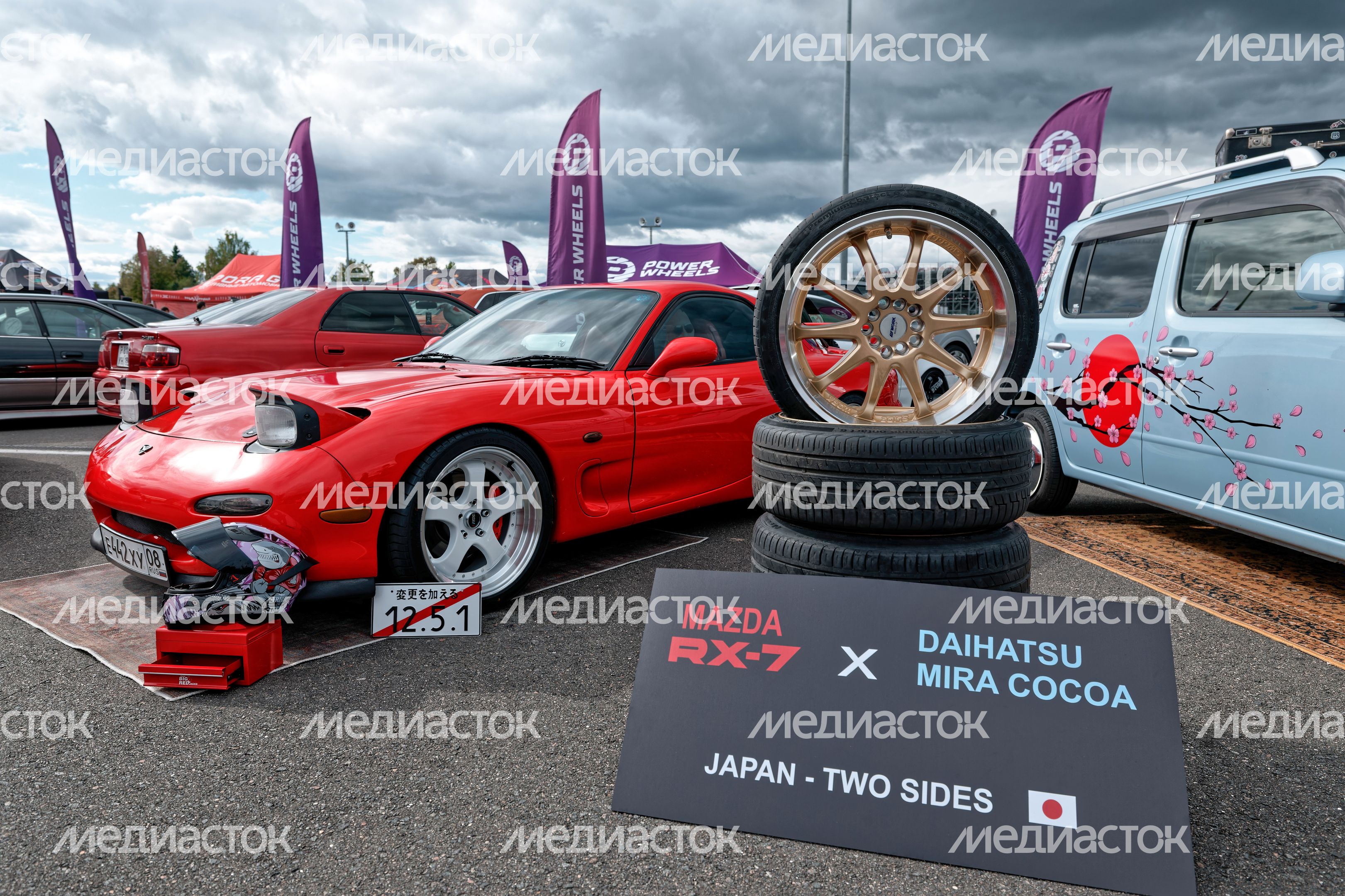 Выставочная зона эксклюзивных автомобилей на дрифт-фестивале «Дрифт Экспо» в Волоколамске Выставочная зона эксклюзивных автомобилей на дрифт-фестивале «Дрифт Экспо» в Волоколамске
