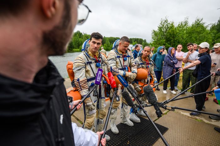 Тренировка космонавтов по действиям после посадки на воду в Ногинске