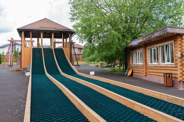 Отдых в домиках-перевертышах в загородном клубе «Лачи»