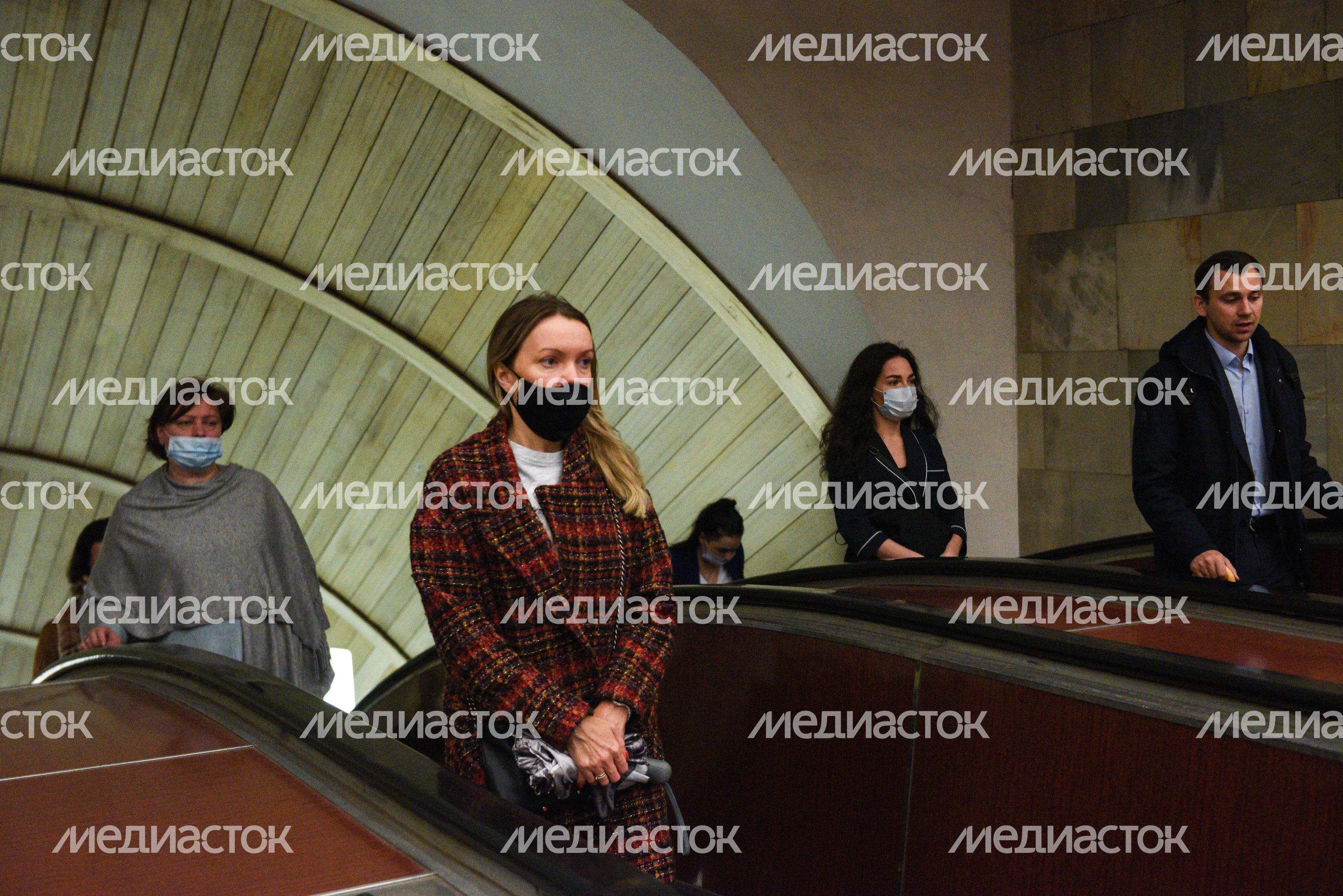Проверки соблюдения масочно-перчаточного режима в общественном транспорте в Москве