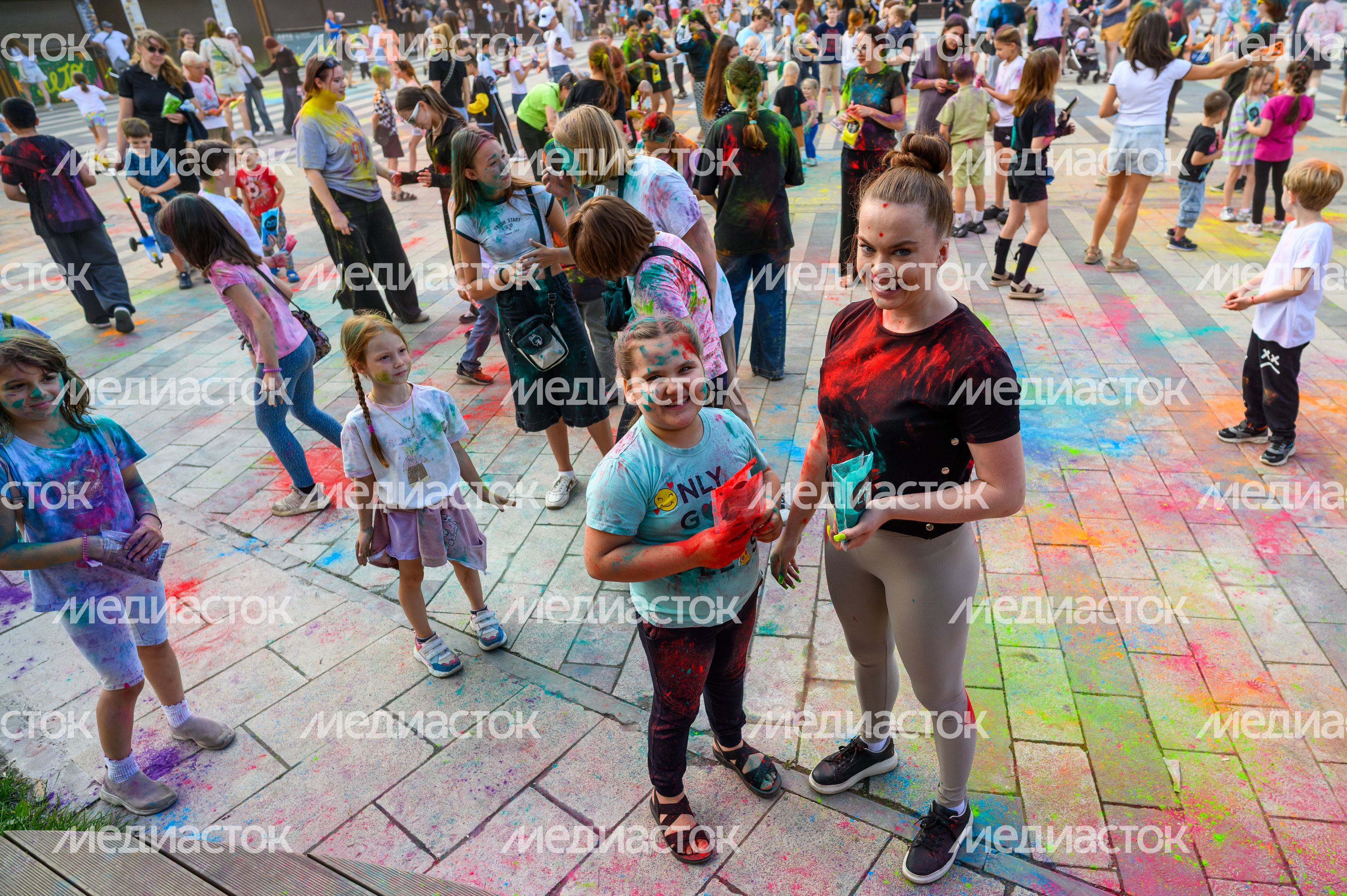 Фестиваль красок Holi Dance в Наташинском парке в Люберцах Фестиваль красок Holi Dance в Наташинском парке в Люберцах