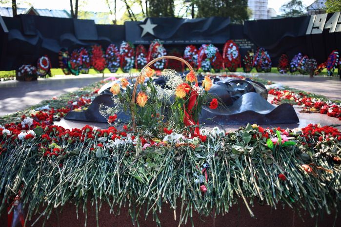 Вечный огонь у мемориала славы. Сергиев Посад