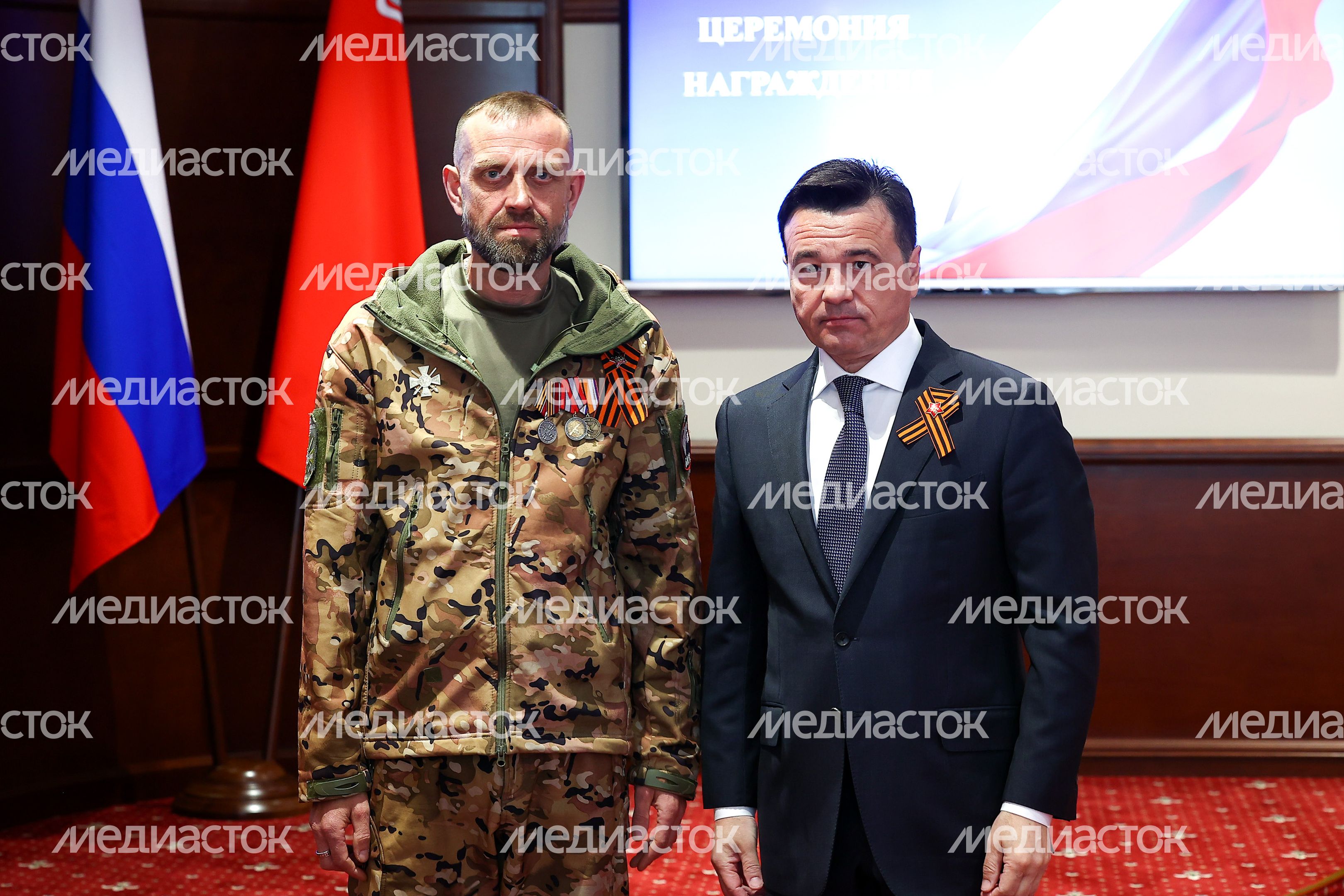 Губернатор вручил государственные награды добровольцам отряда БАРС