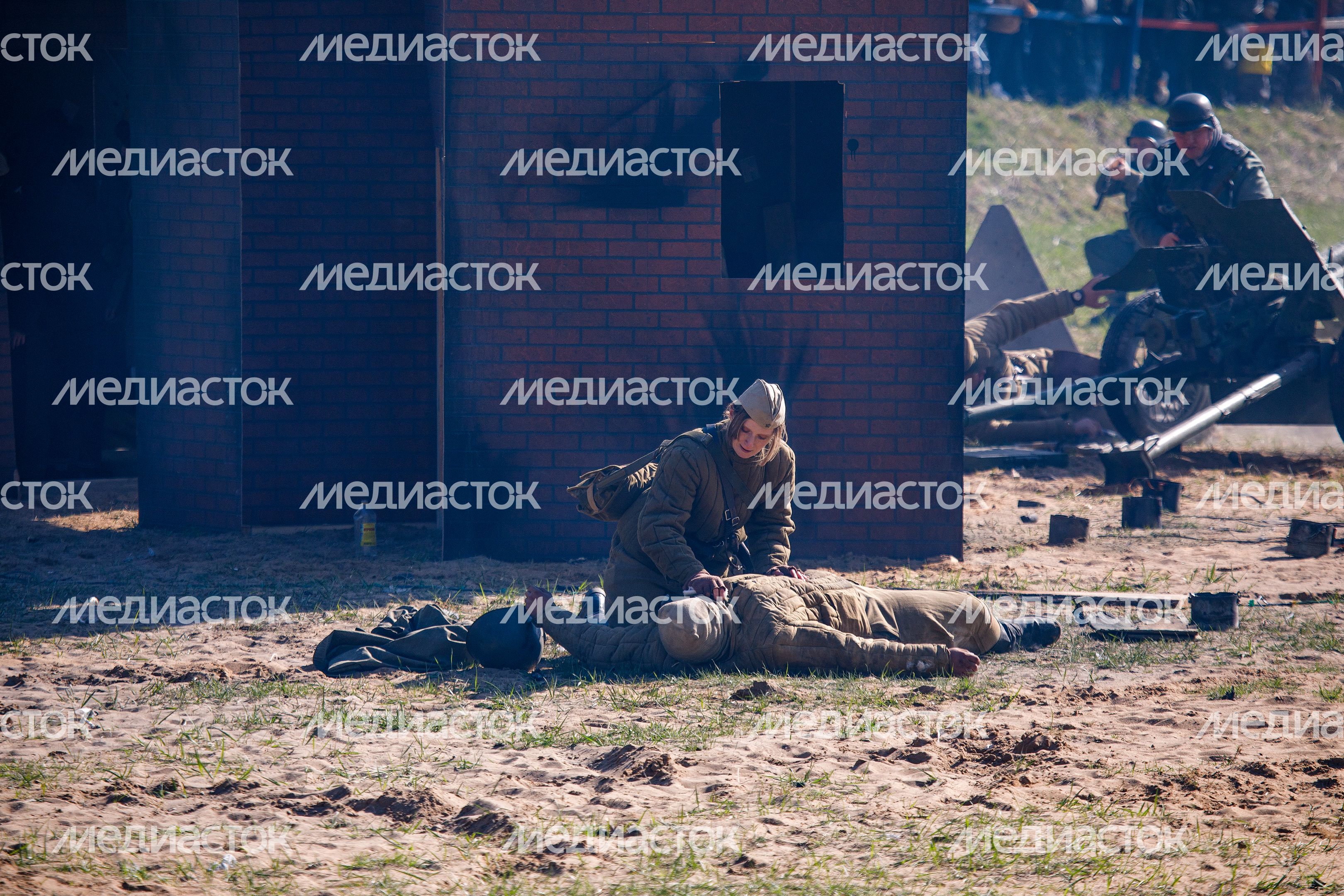 Военно-историческая реконструкция "Успех в единстве поколений" в Химках Военно-историческая реконструкция "Успех в единстве поколений" в Химках
