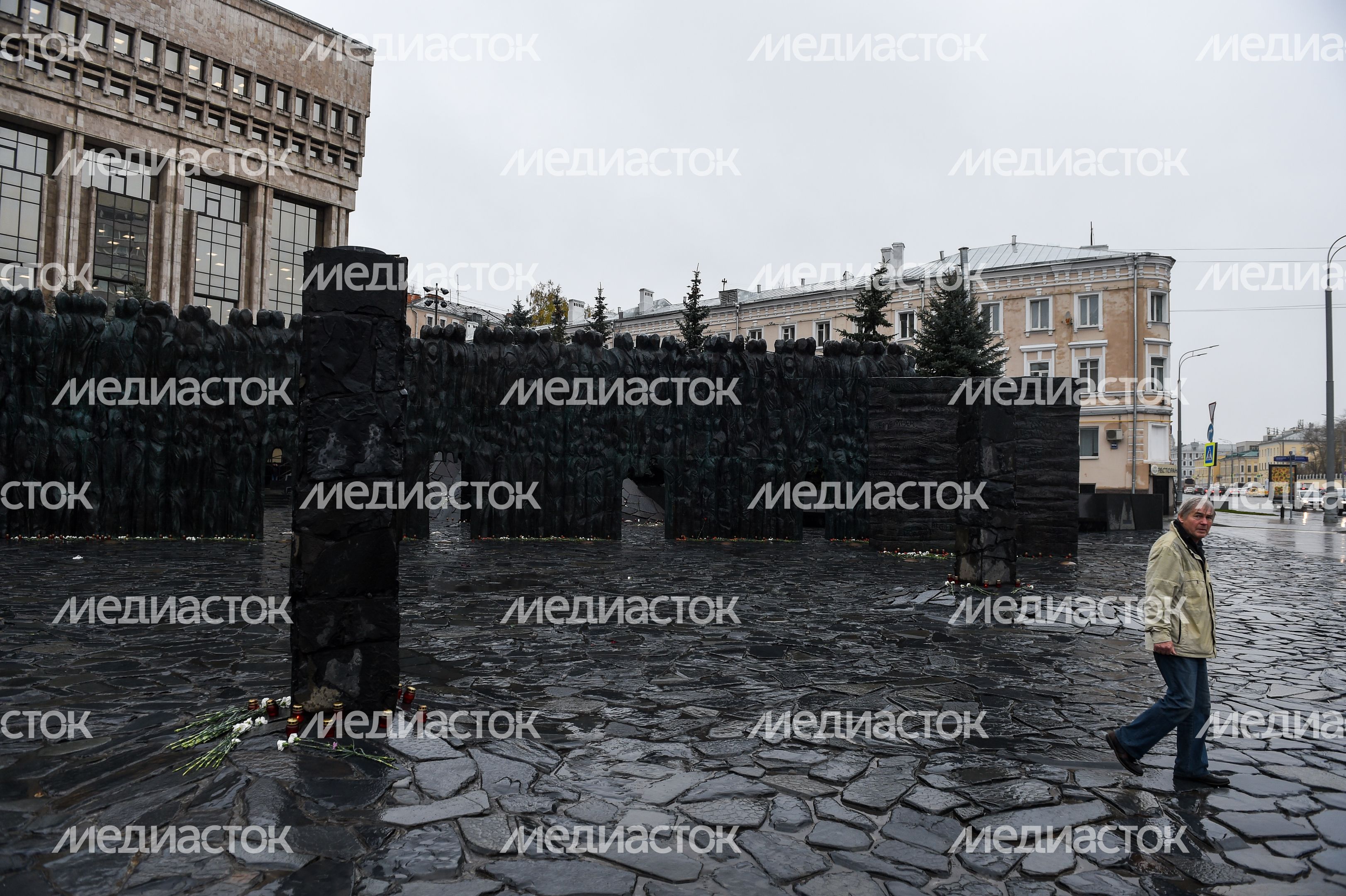 Мемориал Стена скорби в Москве