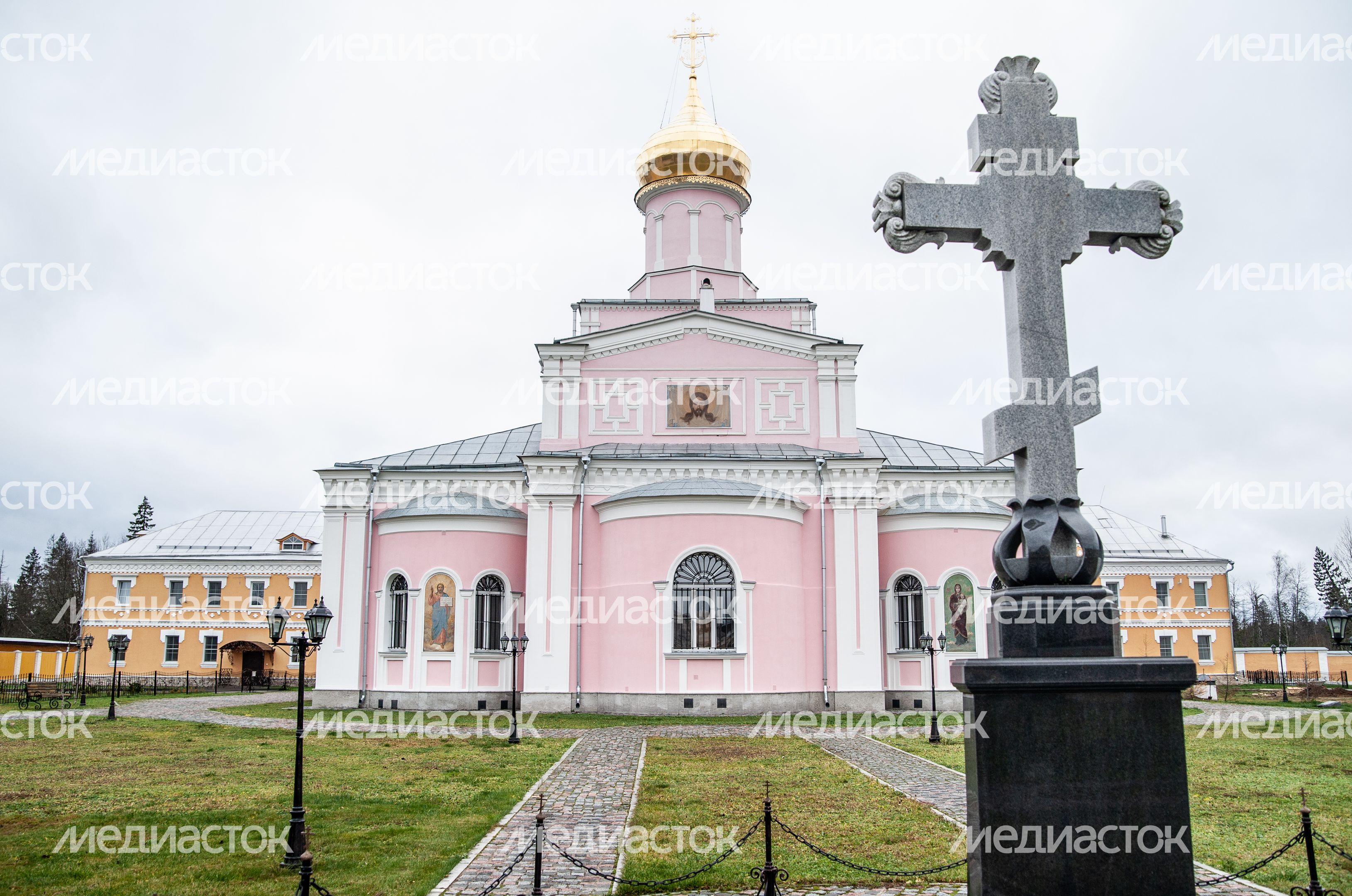 Троице-Одигитриевский ставропигиальный женский монастырь в посёлке Зосимова Пустынь