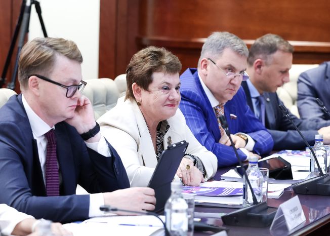 В региональном Доме Правительства прошло заседание Комитета Госдумы РФ по контролю