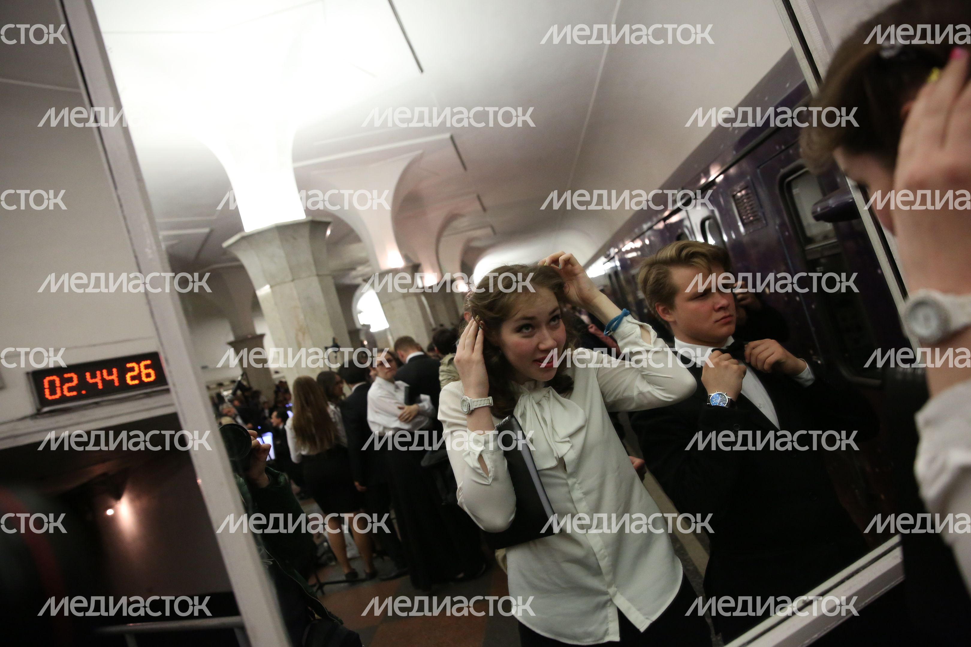Ночной оперный концерт на станции метро «Кропоткинская» в Москве