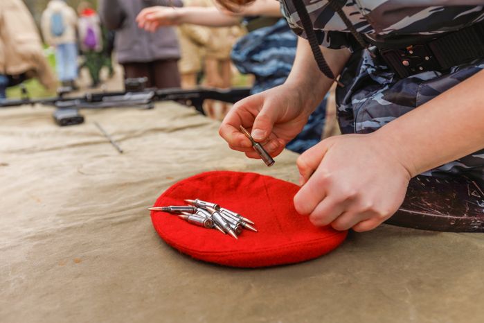 Военно-патриотическая игра «Юнармия, вперед!», посвященная Дню Победы, в Горках Ленинских