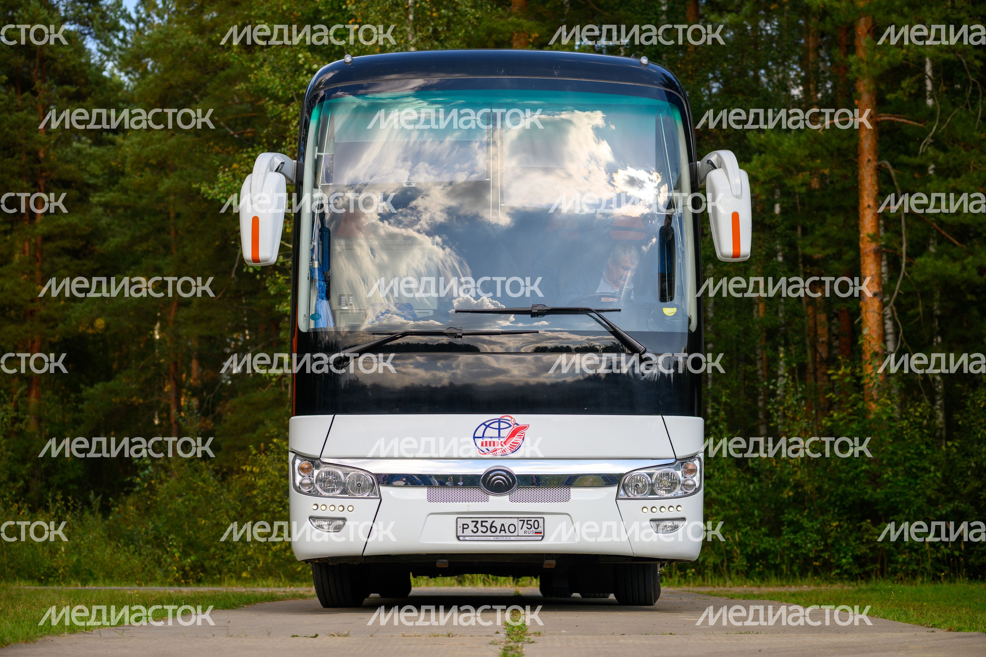 Автобус Центра подготовки космонавтов привез космонавтов на тренировку по действиям после посадки на воду в Ногинске Автобус Центра подготовки космонавтов привез космонавтов на тренировку по действиям после посадки на воду в Ногинске
