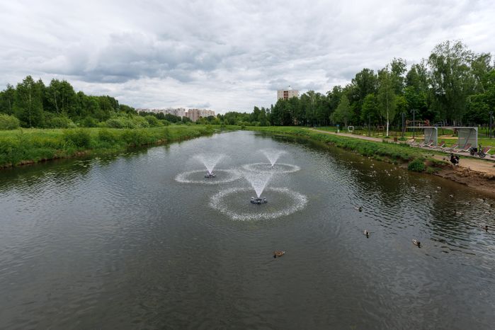 Фонтан на реке Уча в парке культуры и отдыха города Ивантеевка Пушкинского округа