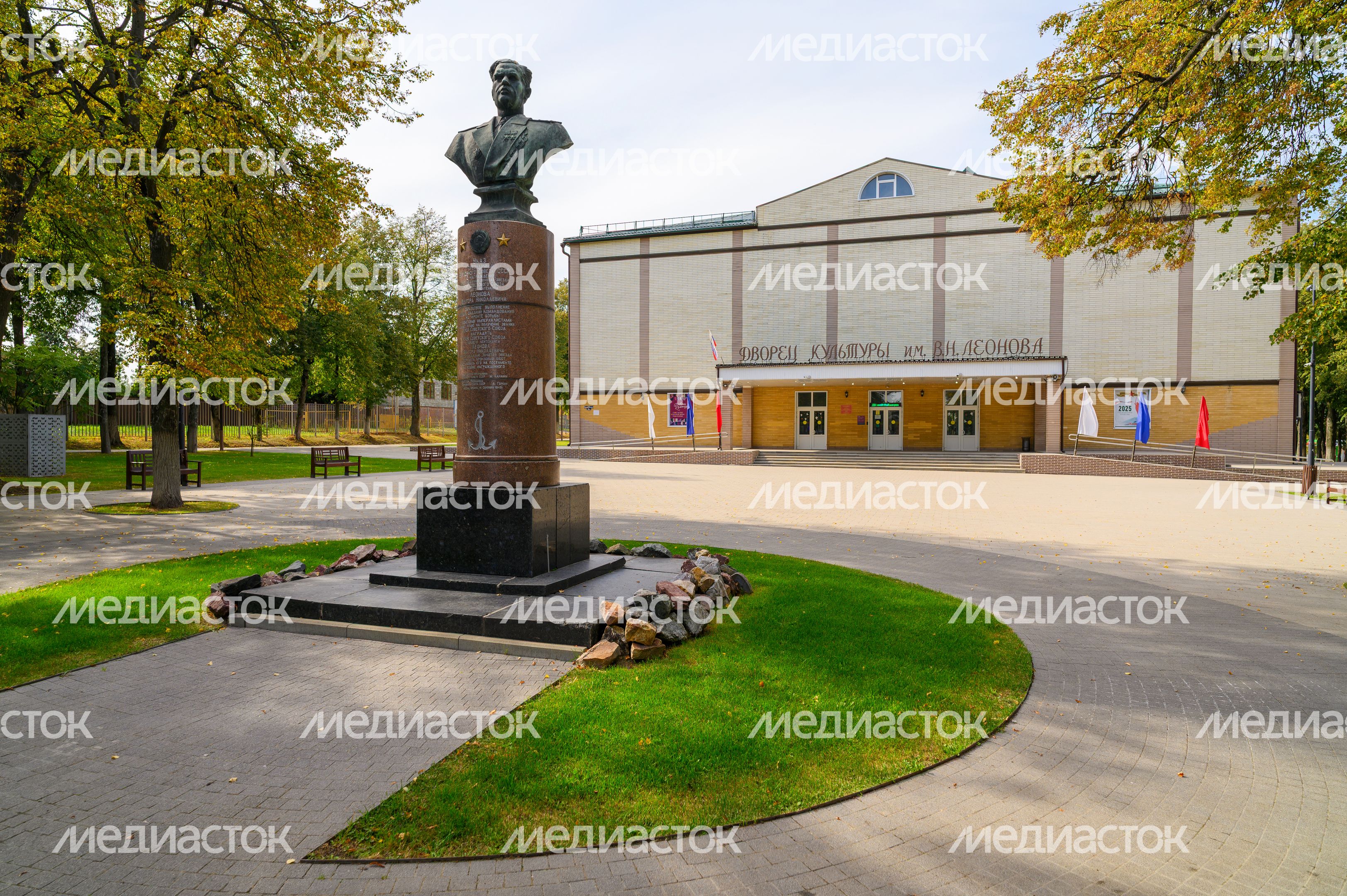 Сквер имени В.Н. Леонова в Зарайске Сквер имени В.Н. Леонова в Зарайске