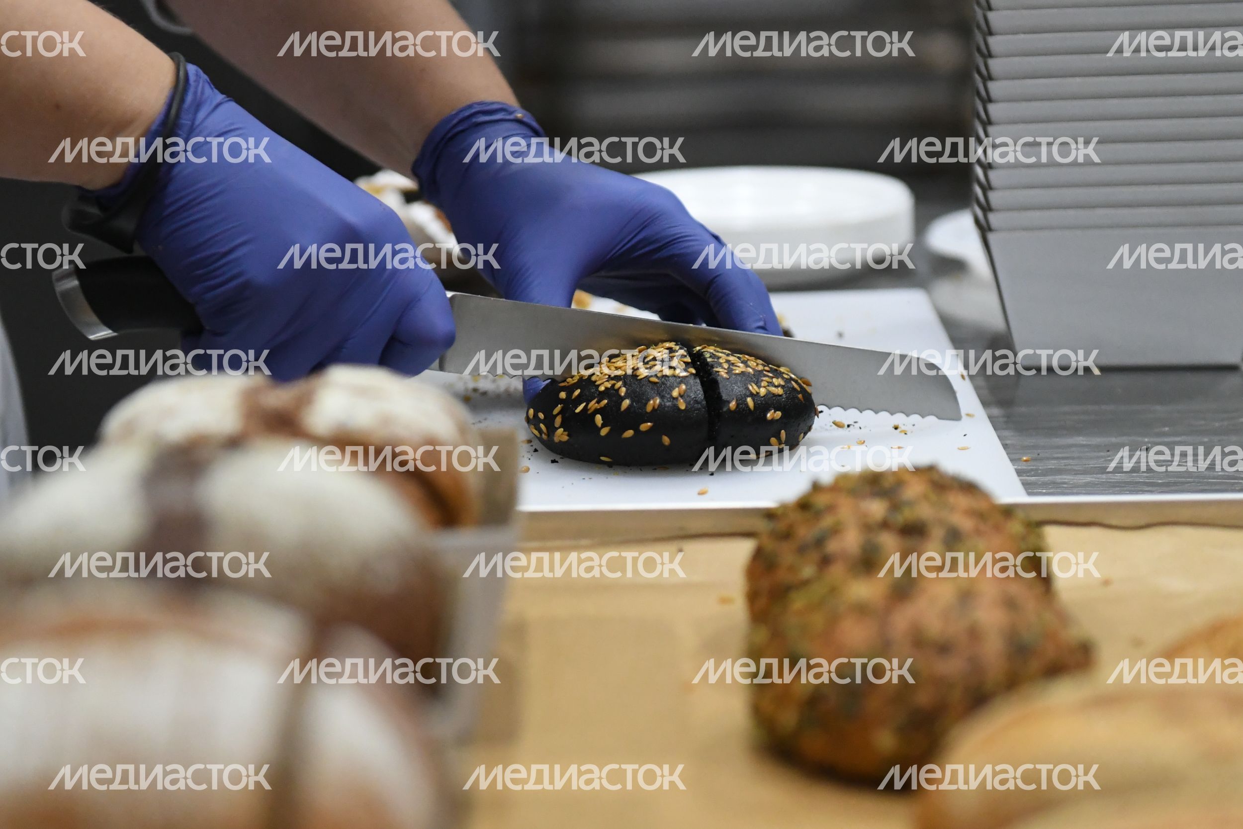 Проверка губернатором Подмосковья работы фабрики по производству кондитерских, кулинарных и хлебобулочных изделий FOODCODE
