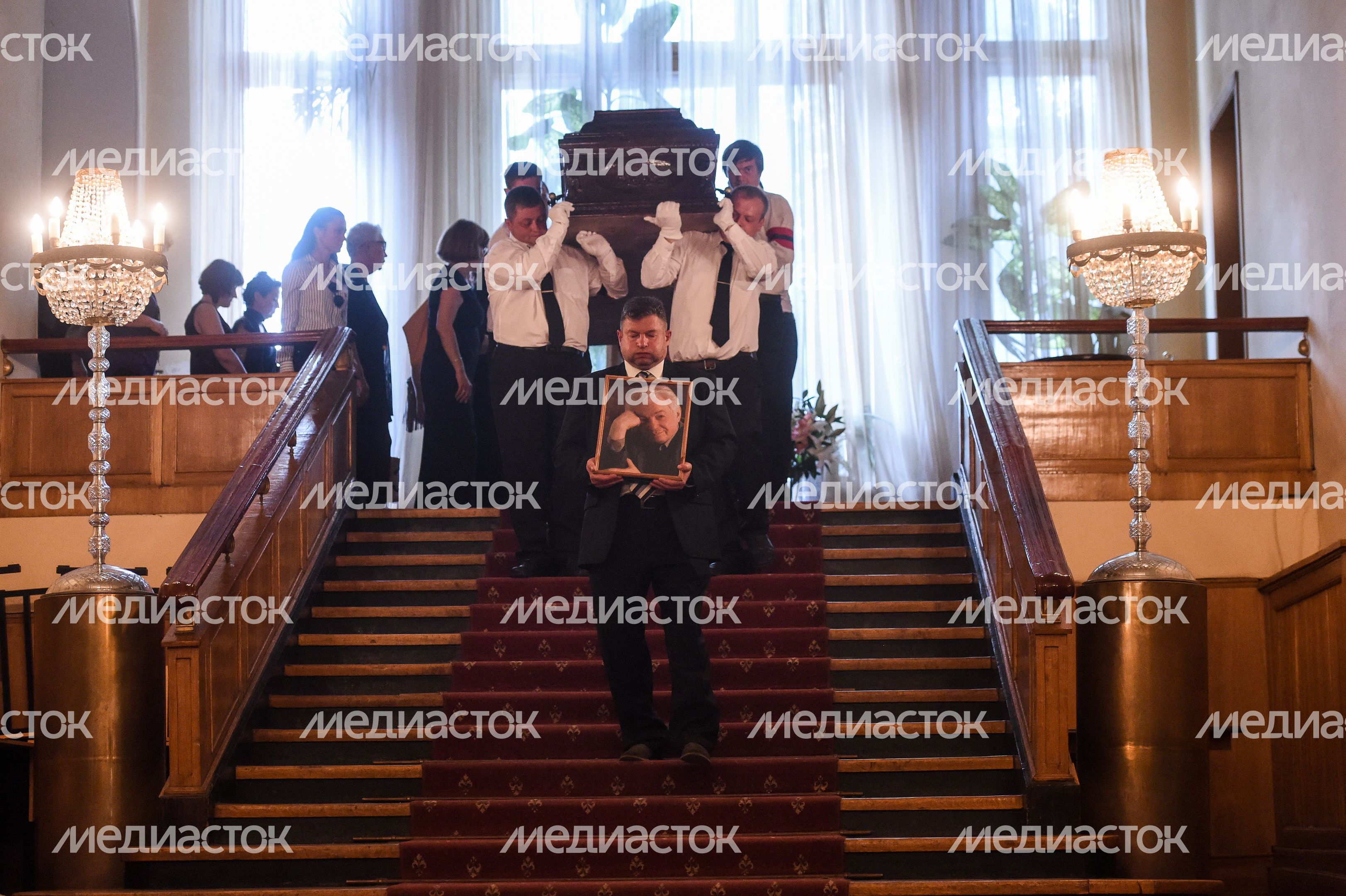 Церемония прощания с писателем Владимиром Войновичем в Москве