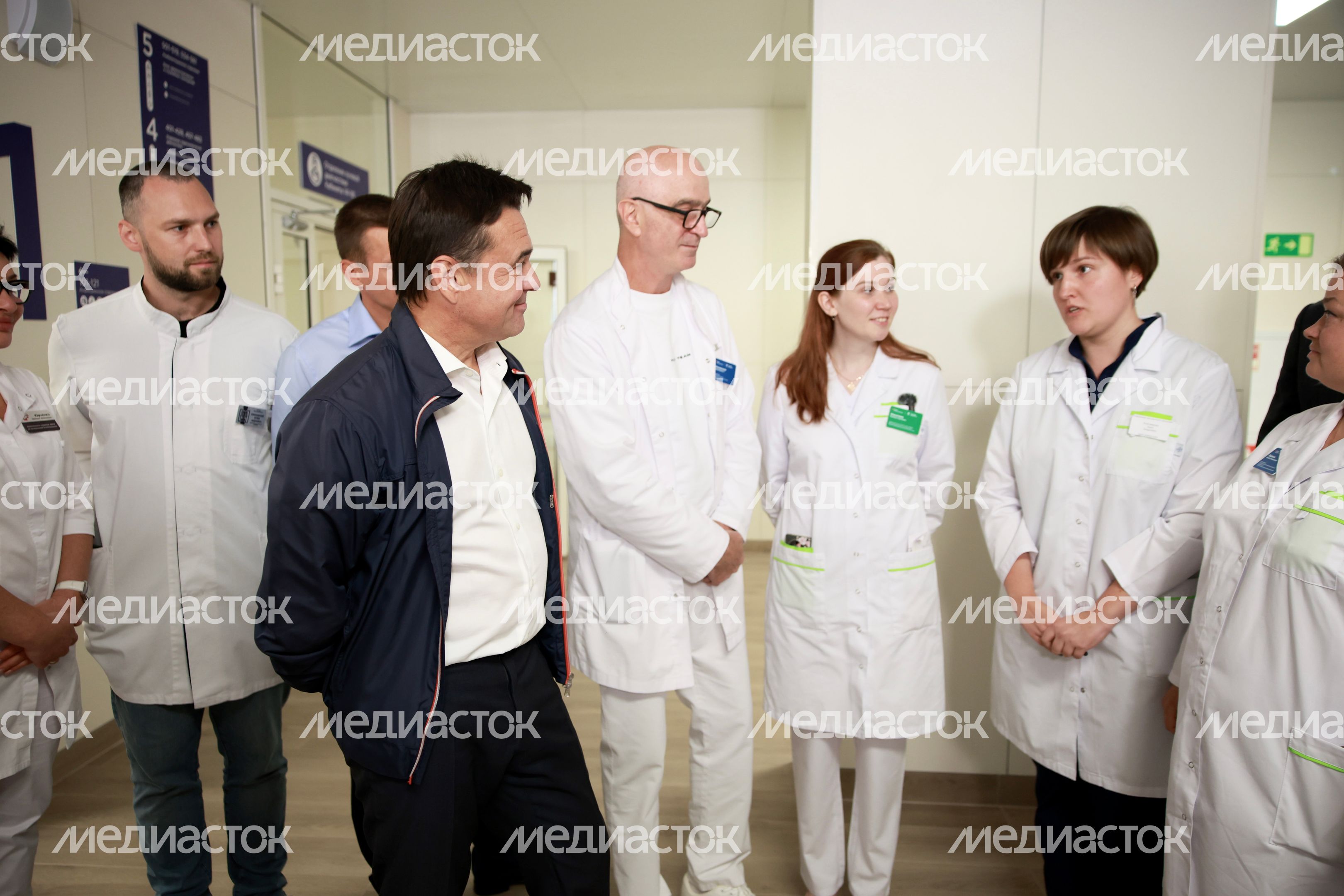 Андрей Воробьев пообщался с медицинским персоналом и пациентами новой комплексной поликлиники в Королёве Андрей Воробьев пообщался с медицинским персоналом и пациентами новой комплексной поликлиники в Королёве