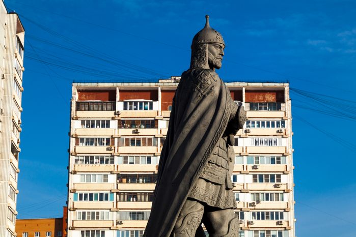 Памятник Дмитрию Донскому в городе Дзержинский