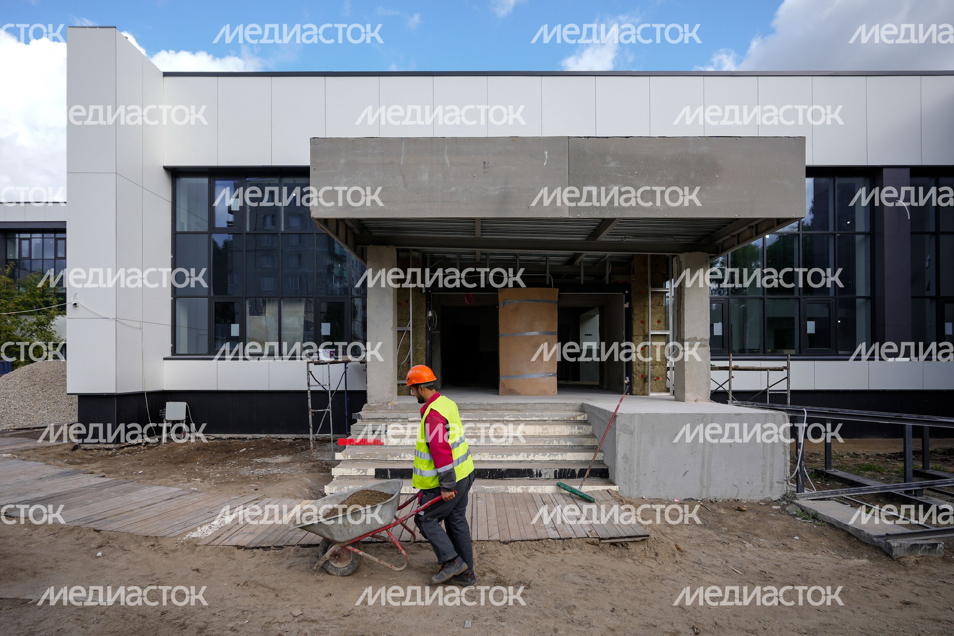Реконструкция спортивной школы "Феникс" в Ликино-Дулеве