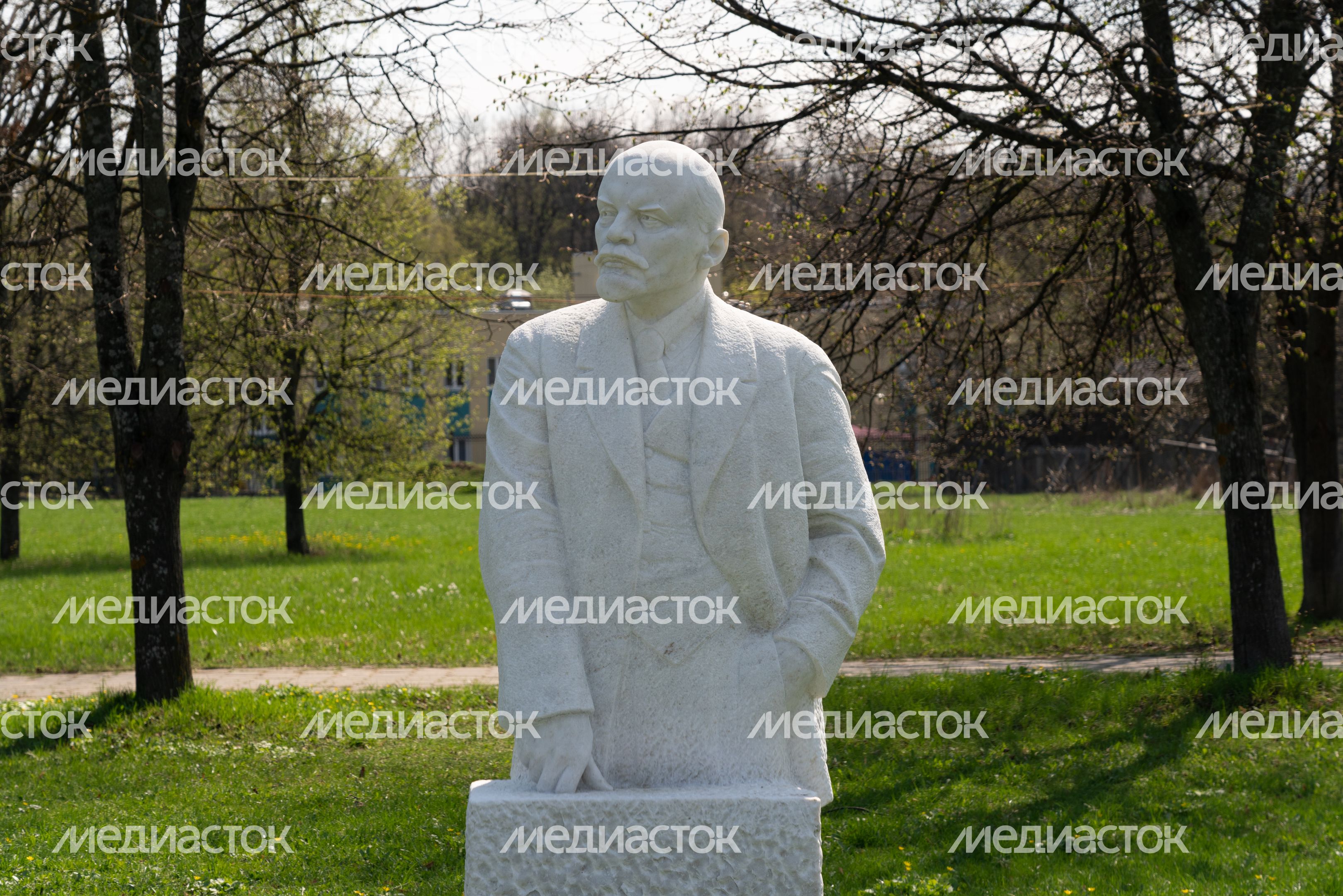 Бюсты Ленина и других коммунистов Бюсты Ленина и других коммунистов