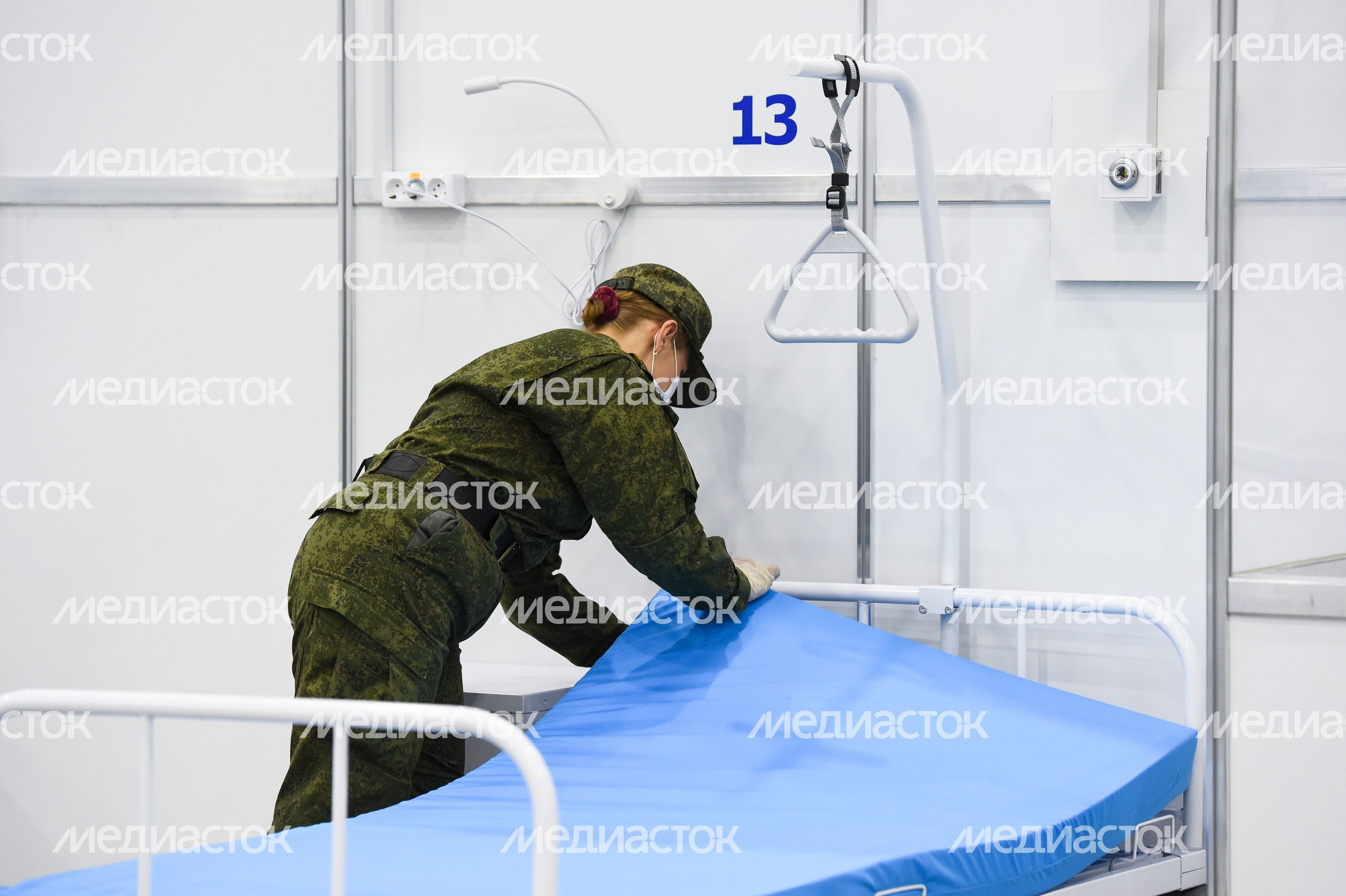 Медицинский центр для больных с коронавирусом, организованный в павильонах Конгрессно-выставочного центра в Кубинке