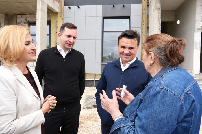 Андрей Воробьев приехал на стройплощадку многоквартирного дома на улице Гоголя в Лосино-Петровском
