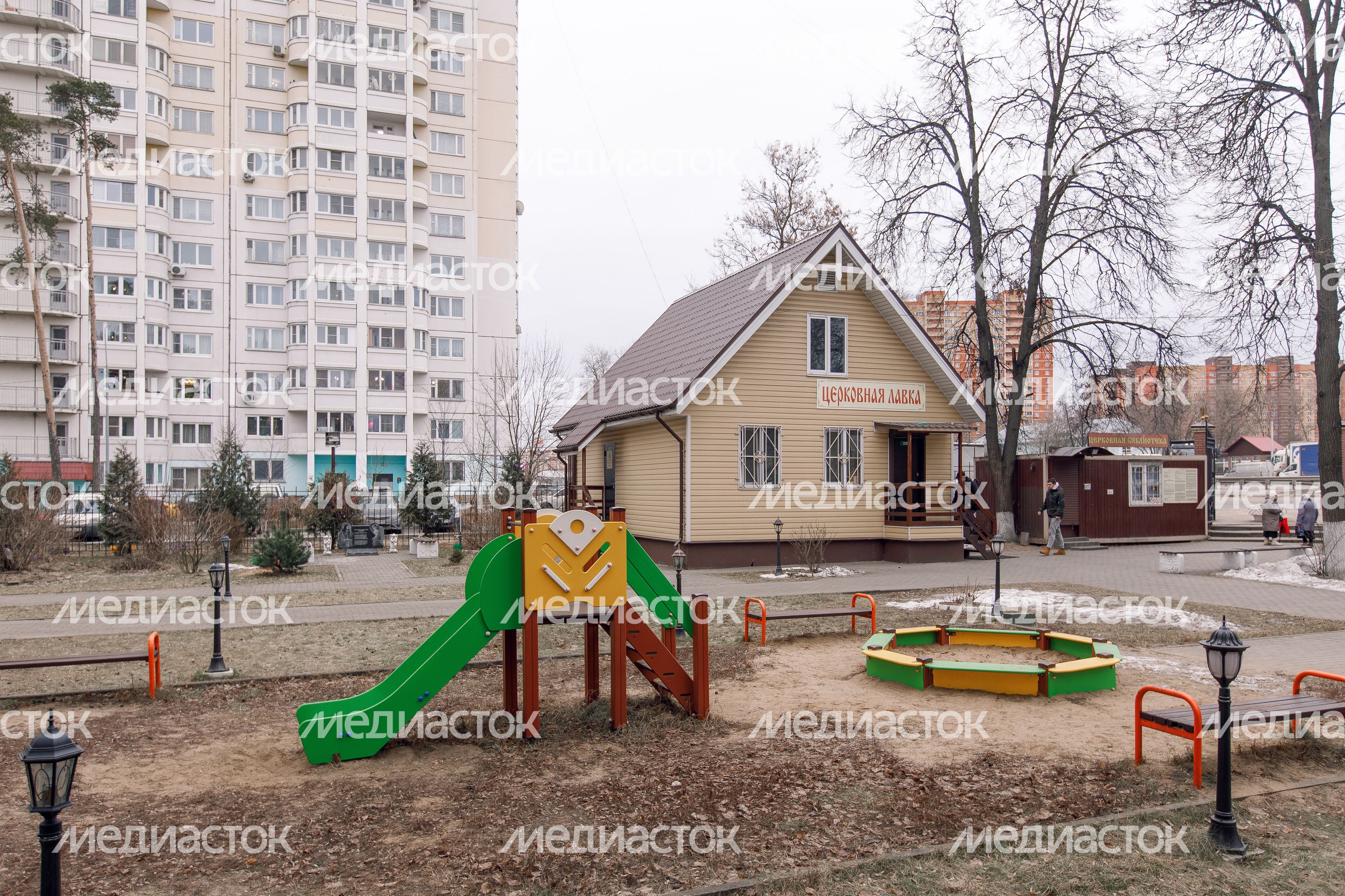 Деревянная церковь Троицы Живоначальной в рабочем поселке Октябрьский в округе Люберцы Деревянная церковь Троицы Живоначальной в рабочем поселке Октябрьский в округе Люберцы