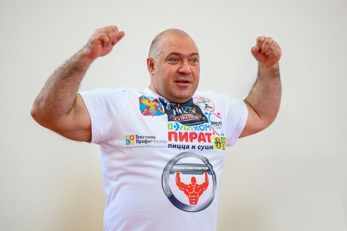 Русский Халк Сергей Агаджанян провел открытую тренировку по силовому экстриму для молодых спортсменов в Люберцах